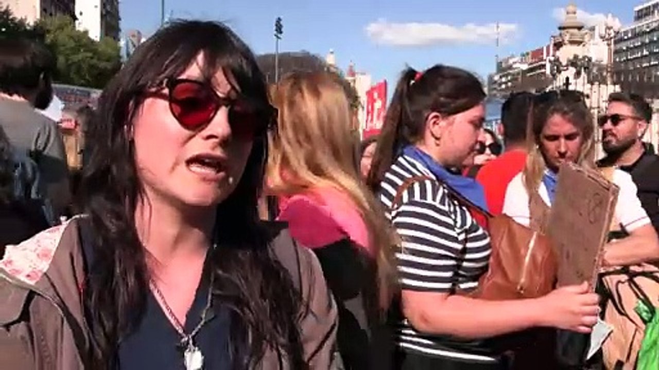 Milei veta orçamento de universidades após dia de protestos na Argentina