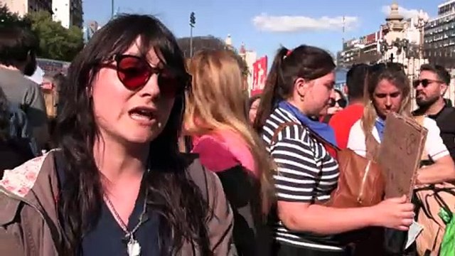 Milei veta orçamento de universidades após dia de protestos na Argentina