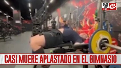 Tremendo video: hacía ejercicios y casi muere asfixiado por el peso de una barra