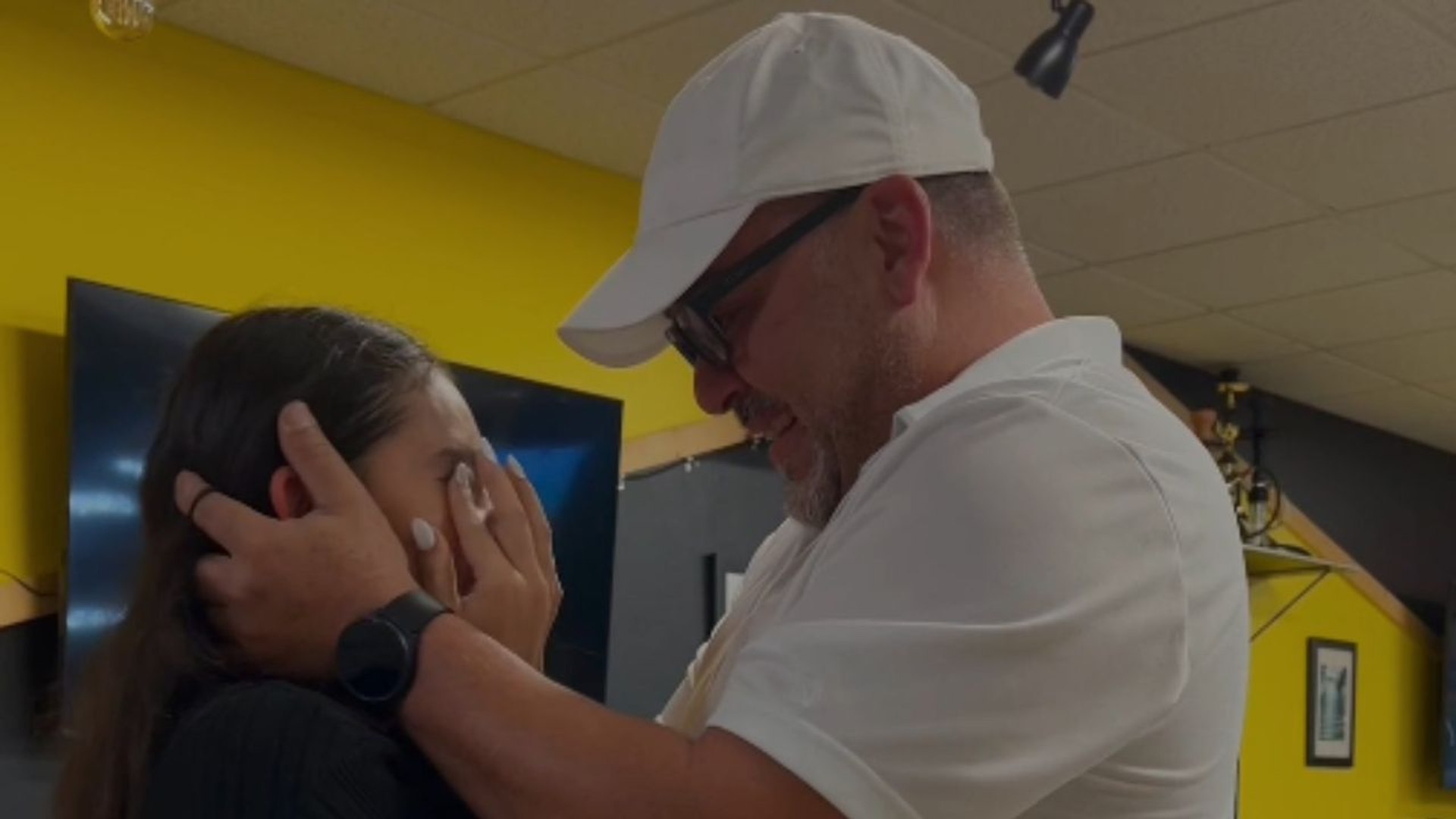 ⁣Whispers of time melt away as daughter reunites with her father after 7 long years