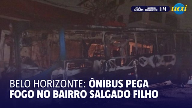 Ônibus do transporte público de BH pega fogo; veja vídeo