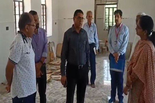कलक्टर पहुंचे देवगढ़ सीएचसी, सफाई अव्यवस्था देख जताई नाराजगी