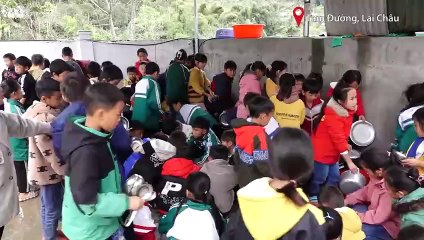 Áp lực nhà vệ sinh của các trường bán trú vùng cao