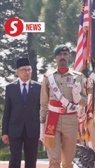 Malaysia PM visits Pakistan, meets counterpart