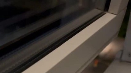 VIDEO - Bombe carta e fuochi d'artificio fuori l'hotel della Roma a Boras