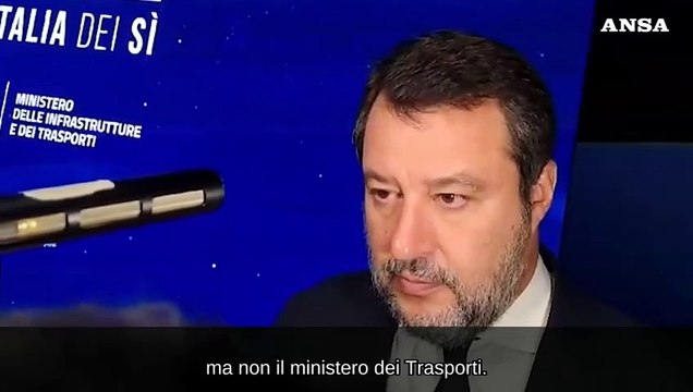 Salvini: Mi occupo di soldi per ferrovie, non pianto chiodi