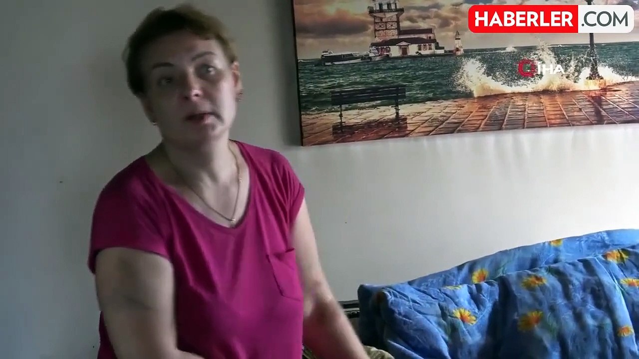 Alevlerin arasında korku dolu bekleyiş kamerada...Yangına uykuda yakalanan kadın alevlerin arasında kaldı, battaniyeyle korunmaya çalıştı