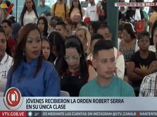 20 jóvenes caraqueños recibieron la orden Robert Serra en primera clase