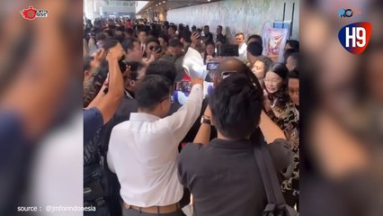 Anggota DPR Terpilih Pakai Kostum Ultraman Jelang Pelantikan