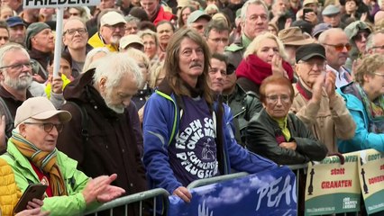 Tausende bei Wagenknecht-Demo für Frieden in Berlin