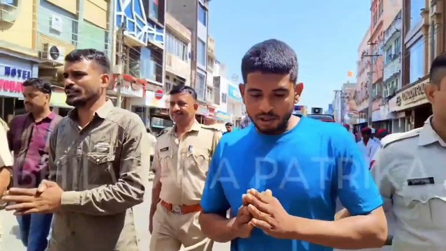 भीलवाड़ा में पुलिस ने निकाली परेड, बदमाशों ने जनता से मांगी माफी