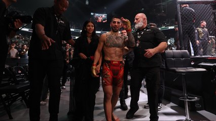 McGregor trying his UFC moves on Saka .mp4