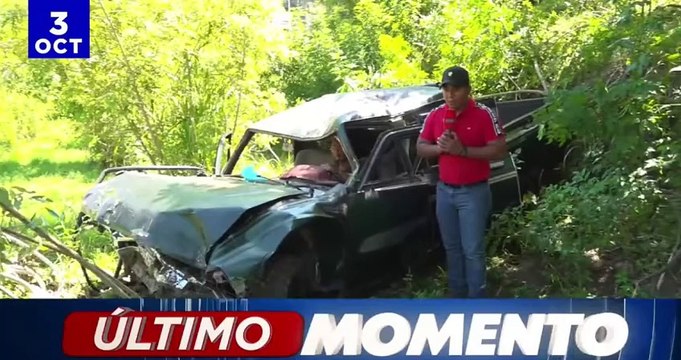 ¡Casi no la cuenta! Conductor atrapado dentro de carro, tras volar desde puente capitalino