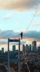 İstanbul’un 2 kıtası arasına gerilen iple karşıdan karşıya 50 dakikada geçen Estonyalı akrobat Jaan Roose 