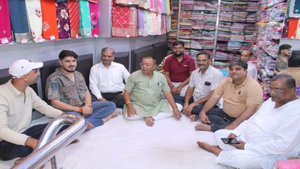 सड़क उधड़ने से चोटिल हुए लोग, अस्पताल में भर्ती होंगे तब करोगे कार्रवाई !