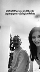 abasıyla görüntülü konuşuyor gibi yaparak ona sürpriz yapıp eve gelen kız ve babasının olayı idrak edememesi 