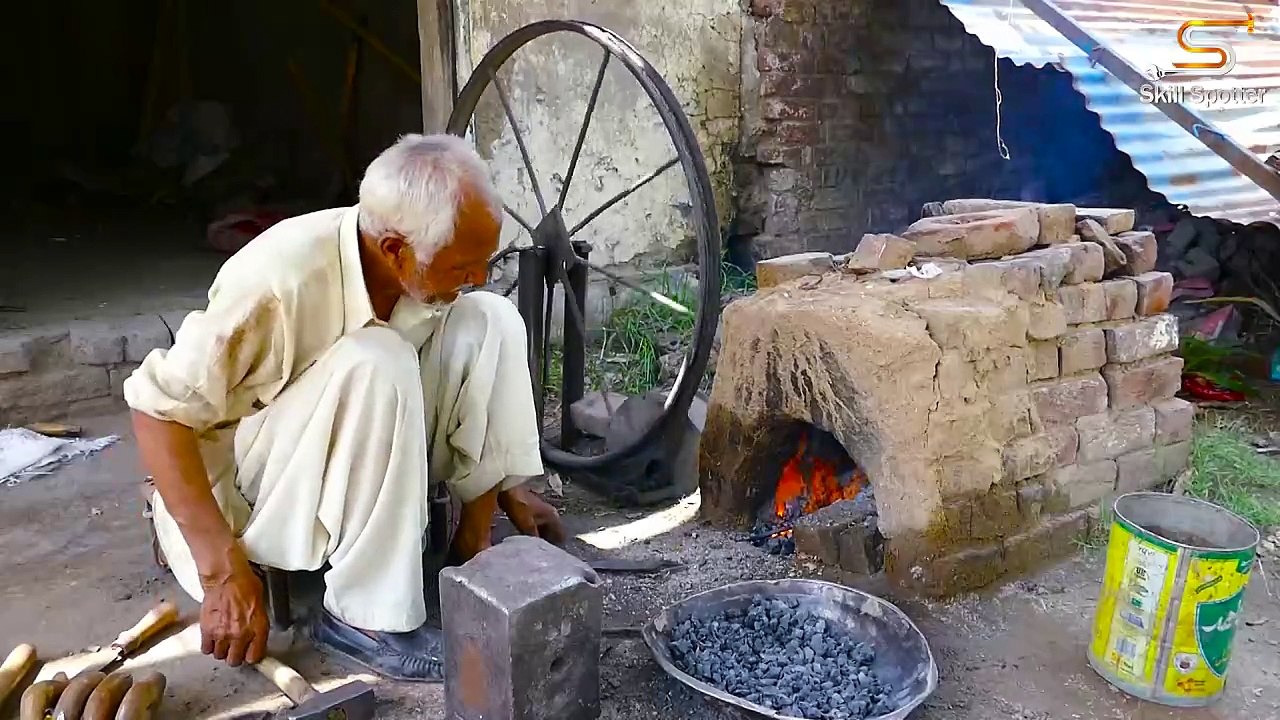 36 Rural Blacksmith Making Gardening Trowel  Forging Tool with Rare Furnace in Village - Skill Spotter