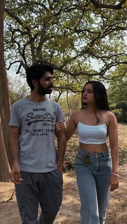 Yeh bass apne boyfriend ko protect kar rhi hai
