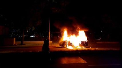 시동 켠 채 주차된 경찰차에서 불...다친 사람 없어 / YTN