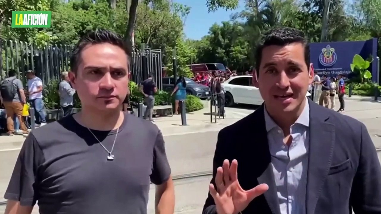 Jugador de Chivas lanza 'EXPLOSIVO'; aturde a camarógrafo de Multimedios