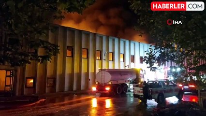 Deri fabrikasındaki yangın saatlerdir söndürülemedi, bir itfaiye eri hastaneye kaldırıldı