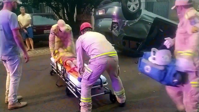 Capotamento mobiliza Corpo de Bombeiros e Samu no Pioneiros Catarinenses