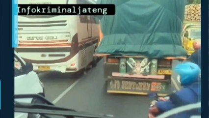 Viral Pemotor Tertangkap Basah Polisi Sat Corat-Coret Truk di Pati