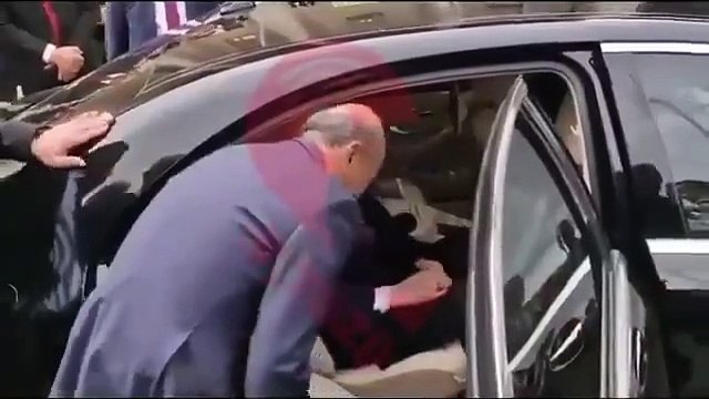 Süleyman Soylu elini öpmek istedi, Bahçeli izin vermedi