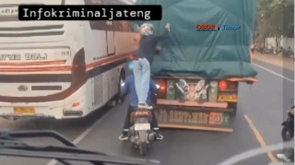 Viral Detik-detik Pemotor di Pati, Jateng Tertangkap Basah Polisi Sedang Coret-coret Truk