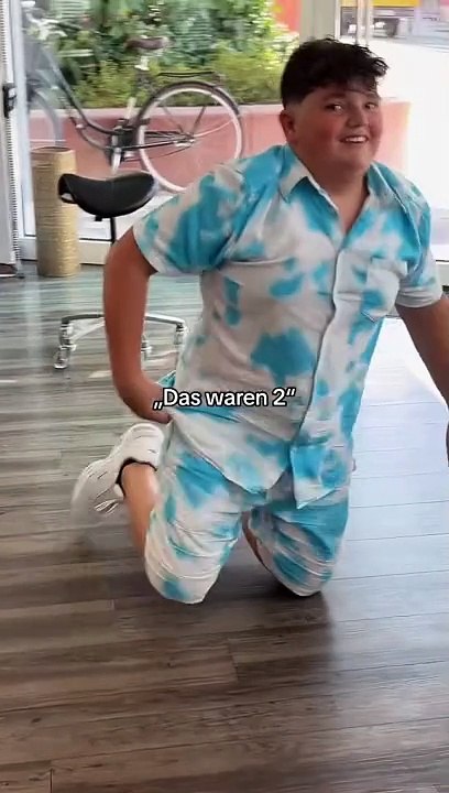 Lil bro‘s erste Wasserrutsche  #barber #friseur #wasserrutsche #skinfade #midfade #texture #fluffyh