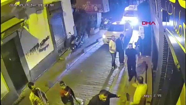 İstanbul'un göbeğinde mide bulandıran anlar! Genç kadını duvara sıkıştırıp istismar ettiler