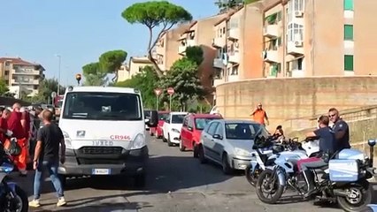 Perseguitava ragazza e aggredisce i poliziotti, arrestato