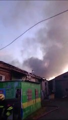 Se incendia una fábrica en Avellaneda: trabajan 17 dotaciones de bomberos