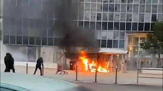 Un lycée visé par des tirs de mortier et des jets de pierres près de Lyon