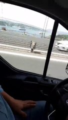 Tải video: Az kalsın felaket yaşatacaklardı Boğaz’da tehlikeli dakikalar