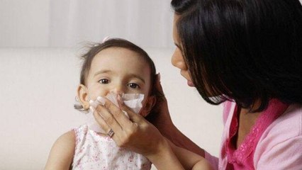 Baby Sore Throat Symptoms & Treatment: Bacche Ke Gale Me Kharash Ho To Kya Kare