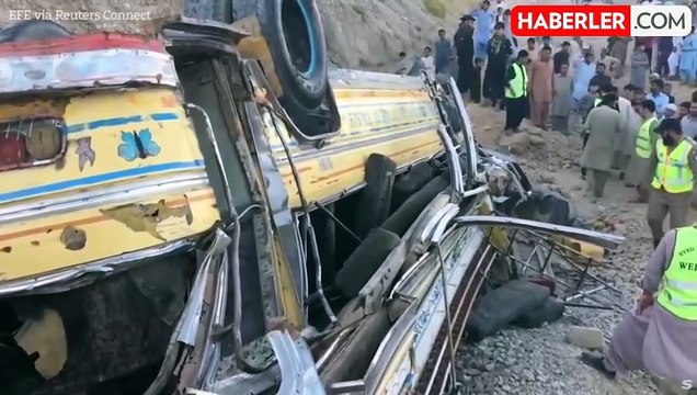 Pakistan'da düğün davetlilerini taşıyan otobüs uçuruma yuvarlandı: 7 ölü, 37 yaralı