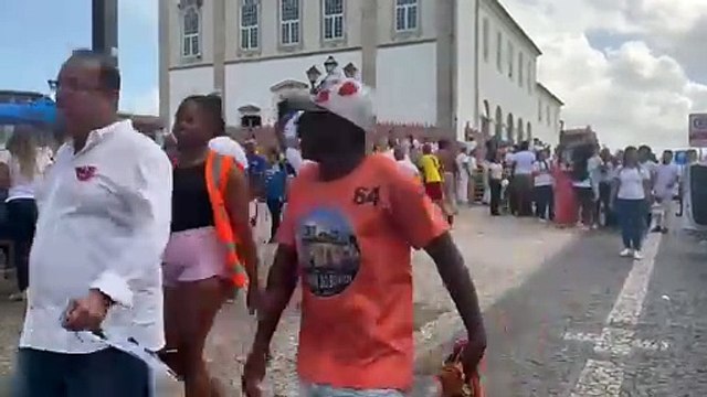 Apoiadores de Geraldo e Bruno trocam farpas em frente à igreja do Bonfim