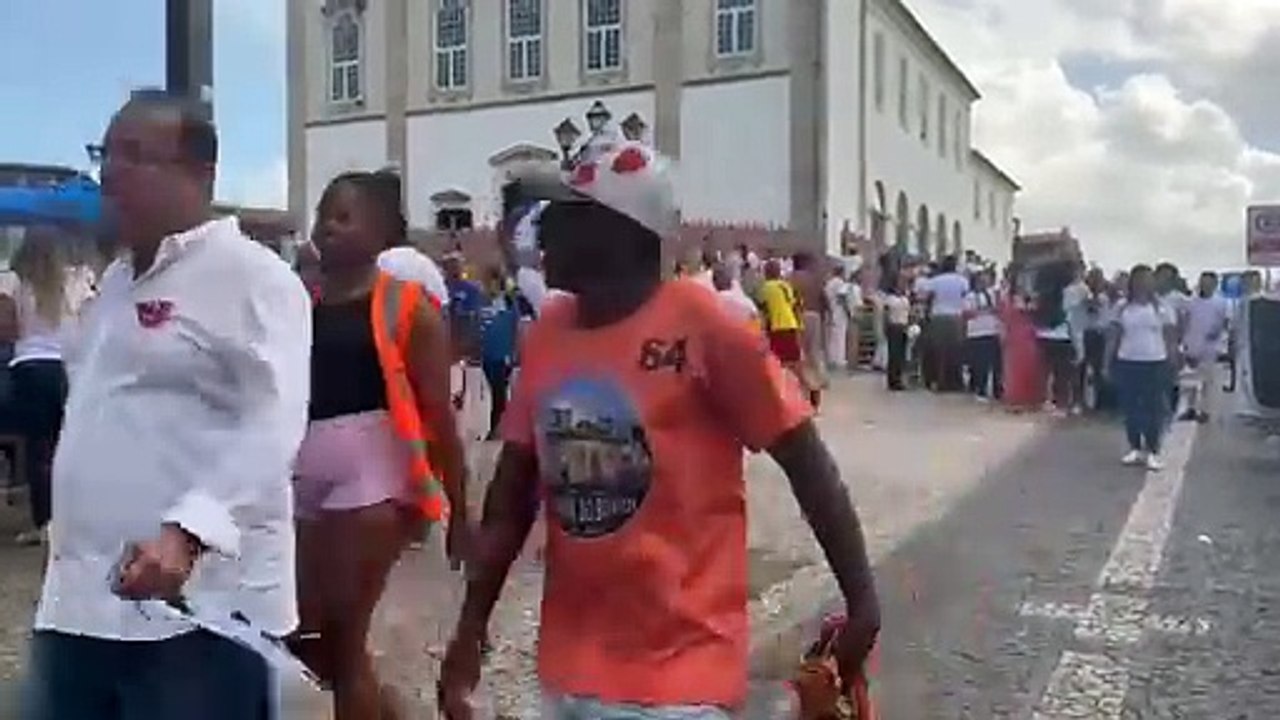 Apoiadores de Geraldo e Bruno trocam farpas em frente à igreja do Bonfim