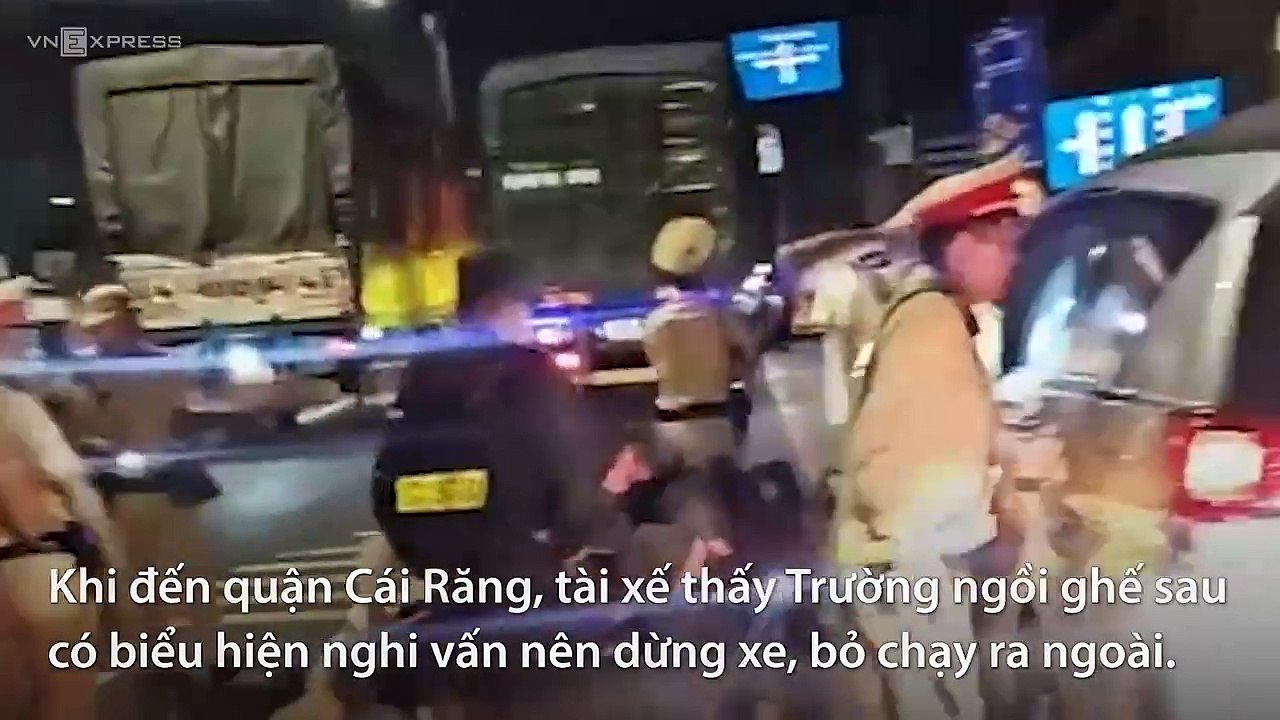 CSGT kể 12 phút đeo bám, vây bắt nghi can cướp ôtô