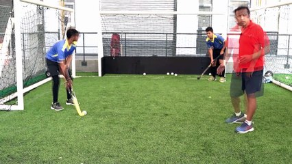 Hockey - Pushing the ball