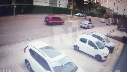 Camioneta colisiona contra un auto en la avenida Cristo Redentor