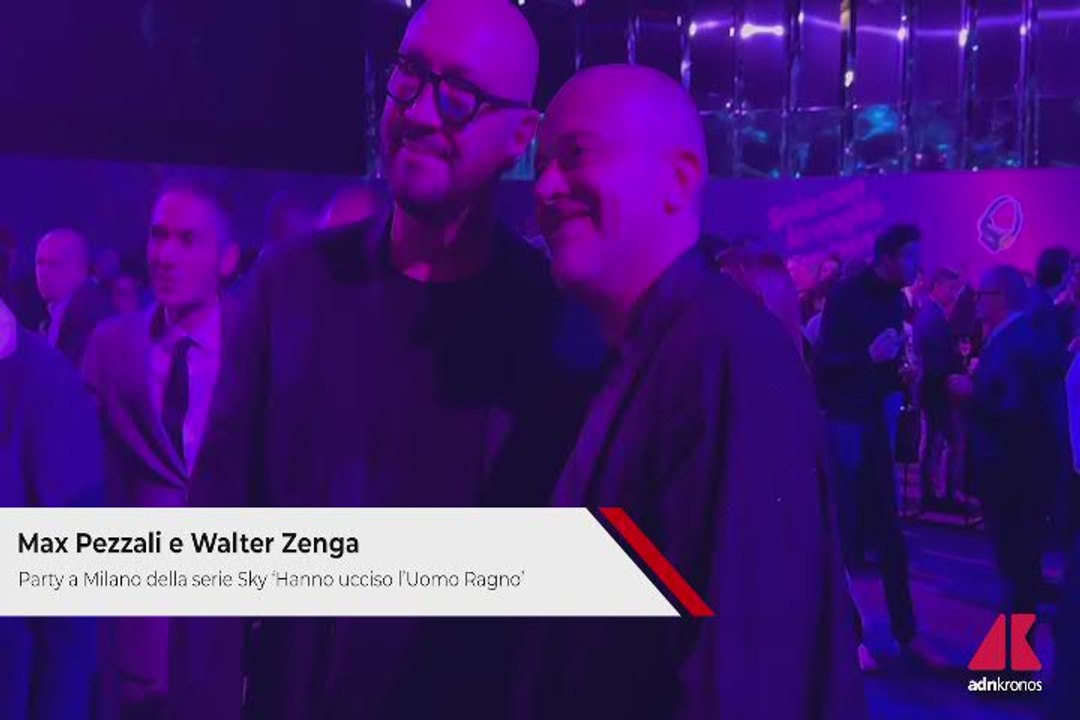 Milano, Max Pezzali con 'l'Uomo ragno' Walter Zenga: è la festa per la serie tv sugli 883