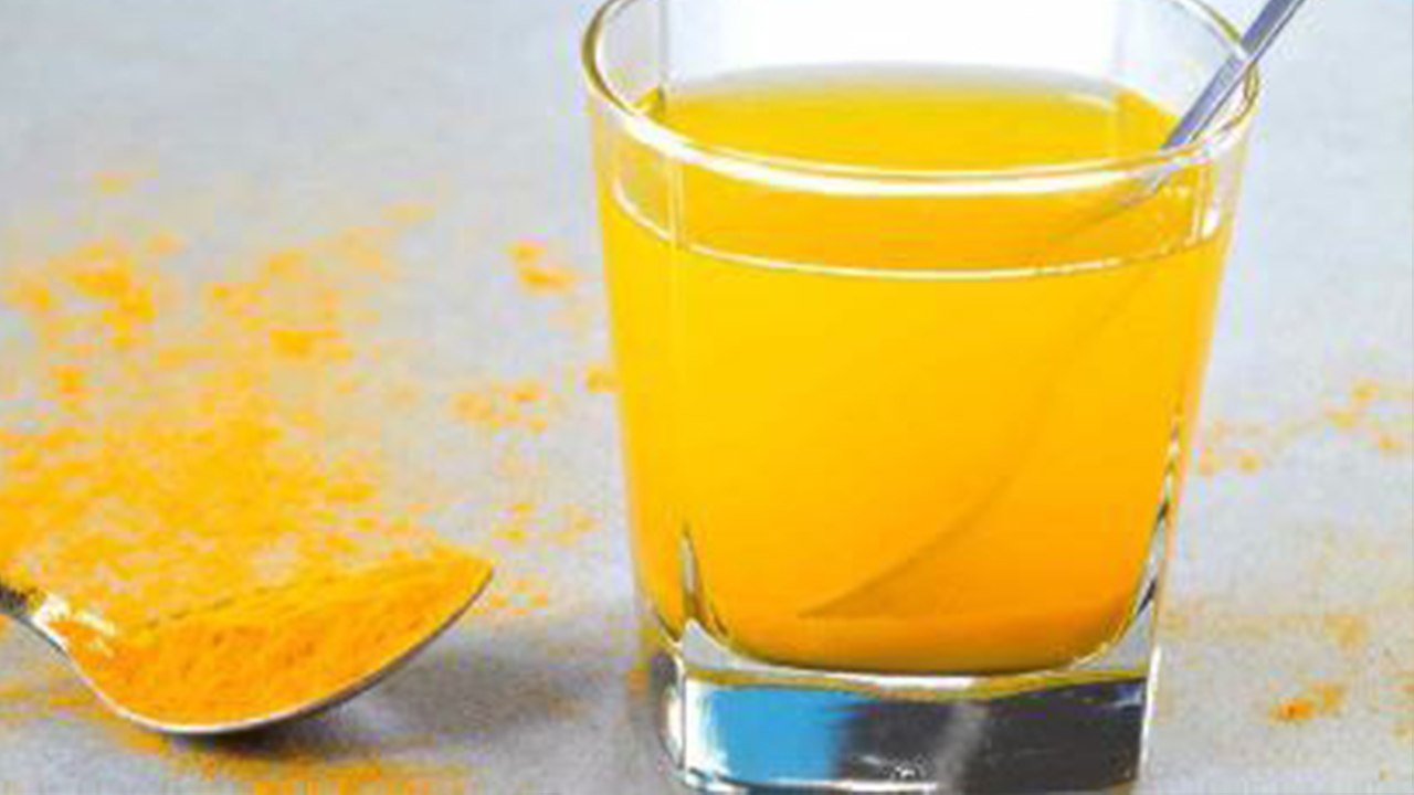Turmeric water for Diabetes : Diabetes me khali pet haldi pani peene se kya hota hai