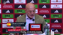 De la Fuente pays tribute to Andres Iniesta