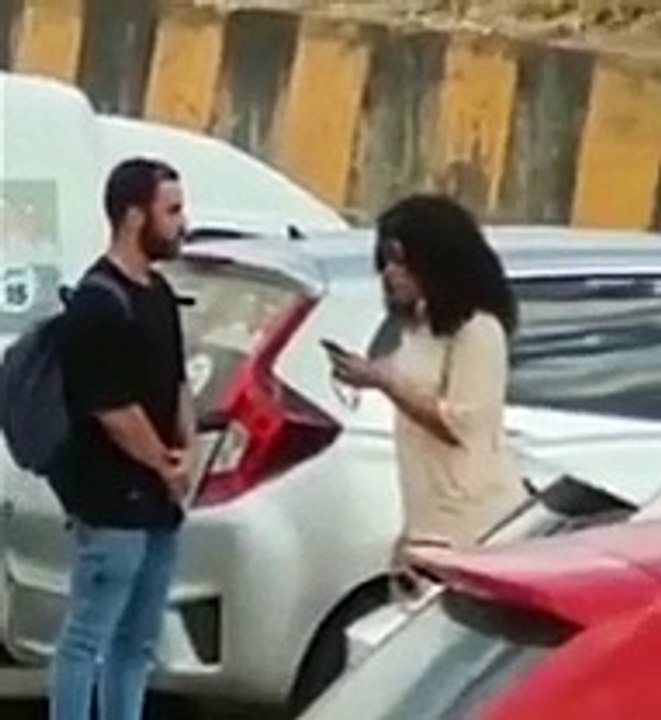VÍDEO: Mulher ameaça homem com faca após não aceitar fim de relacionamento