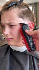 Just give me some Crispyyy️ #barber #friseur #taper #taperfade #lowfade #middlepart #hairstyle #unt