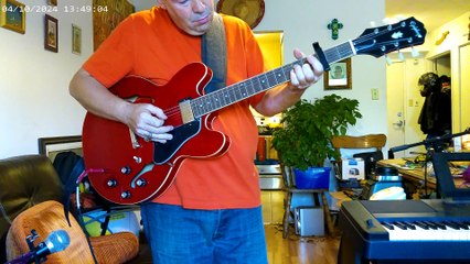 The ELECTRIC GUITAR LIVE !!!! Free & with a bass line. Try this at home like i do.