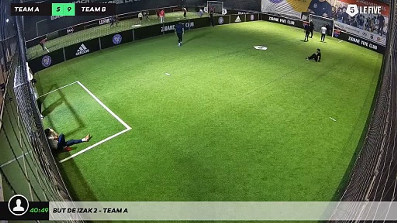 But de Izak 2 - Team A