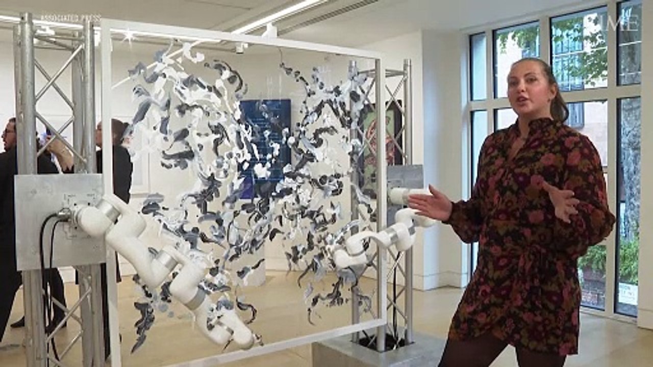 AI Robotic Arms Have Learned to Copy an Artist's Brush Strokes